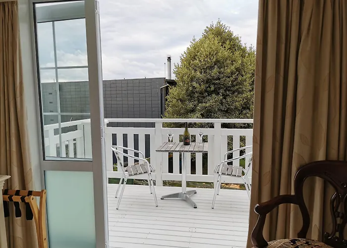 Geyser Lookout Bed & Breakfast 4*
