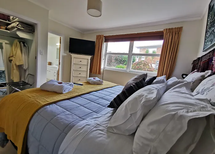 Geyser Lookout Bed & Breakfast 4*