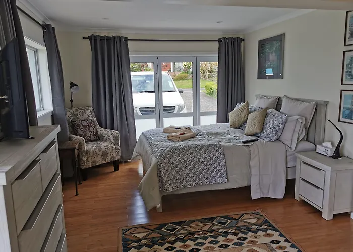 Geyser Lookout Bed & Breakfast 4*